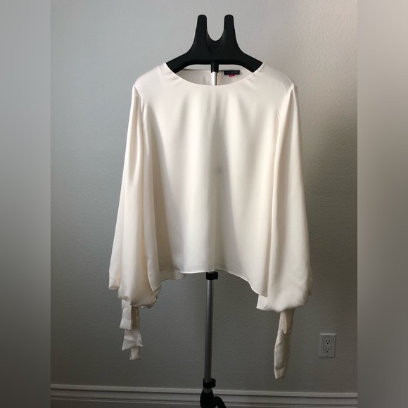 Vince Camuto Cream Blouse with Flowing Sleeves - Picture 1 of 9